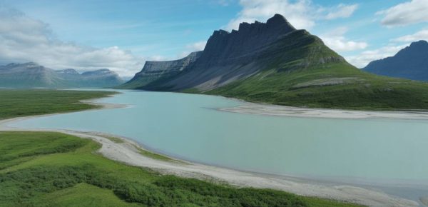 Road trip en Nouvelle-Calédonie : lagons turquoise, montagnes verdoyantes et culture kanak