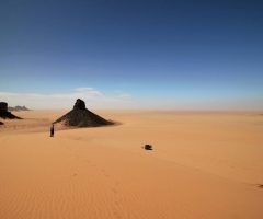 Voyage à sefar en algérie : entre cité troglodyte et peintures rupestres