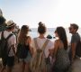 Jeunes en vacances : les meilleures destinations, activités et bons plans pour voyager malin