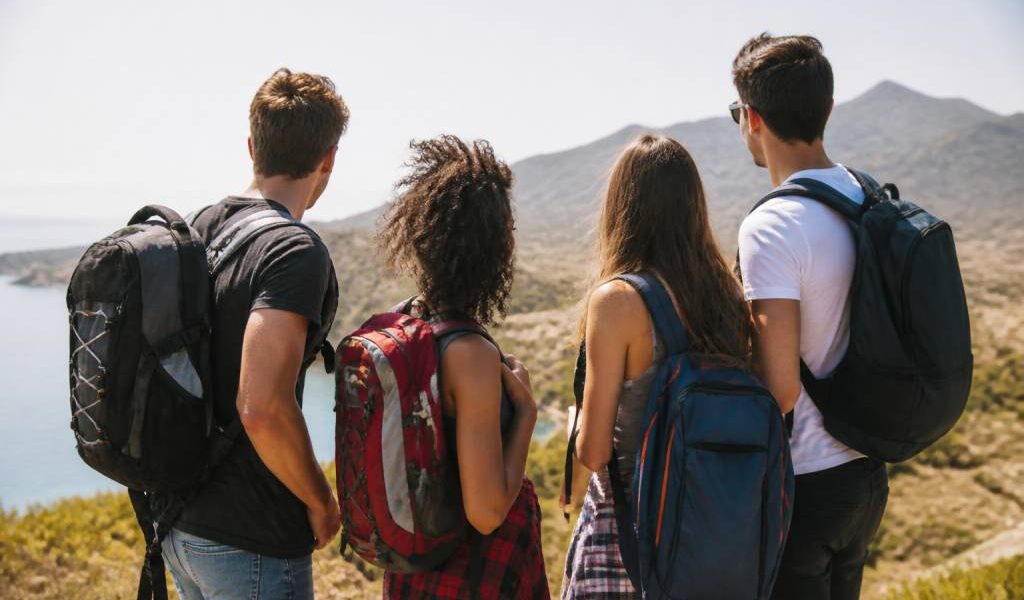 Départ 18 25 ancv : partir en voyage avec les bons plans et aides disponibles