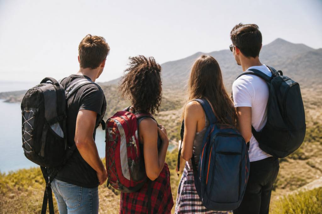 Départ 18 25 ancv : partir en voyage avec les bons plans et aides disponibles