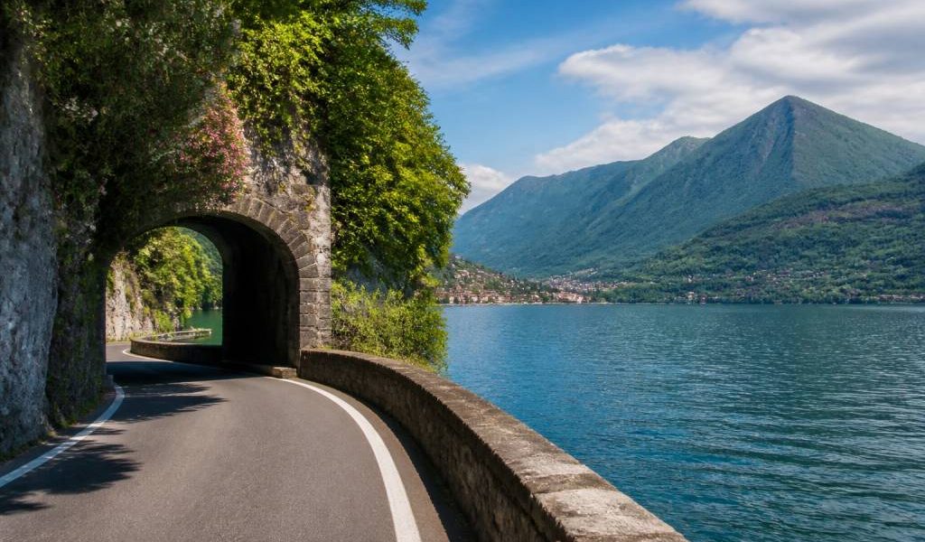 Lac de côme en voiture : itinéraire complet pour un road trip réussi