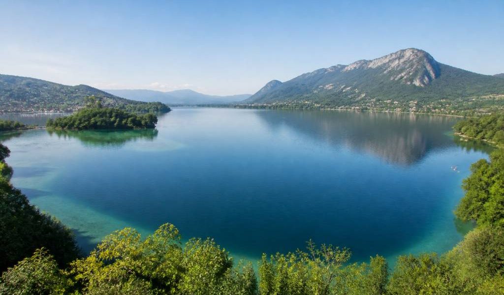 Beau lac en France : les plus beaux lacs à découvrir pour un voyage inoubliable