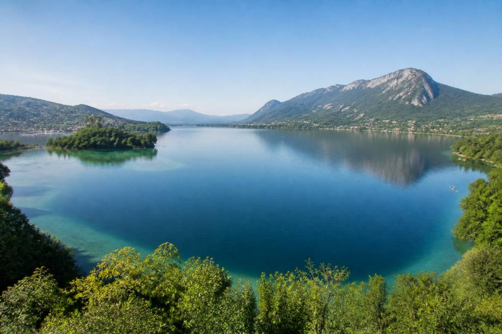 Beau lac en France : les plus beaux lacs à découvrir pour un voyage inoubliable