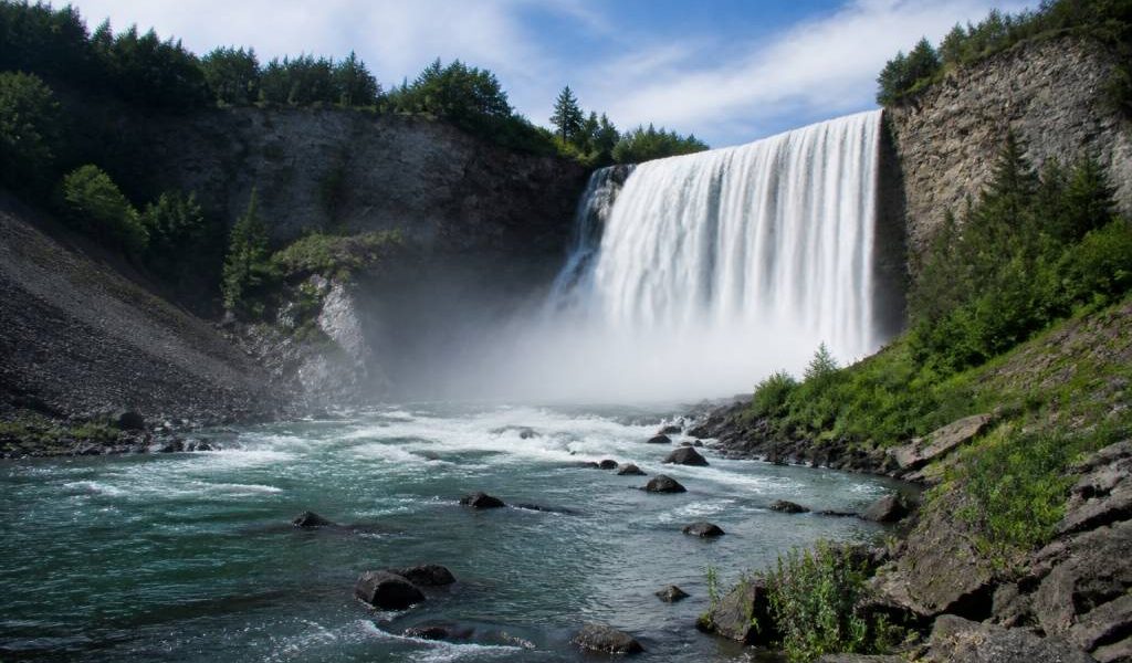Cascade Canada : les plus belles chutes d’eau à découvrir et les activités incontournables
