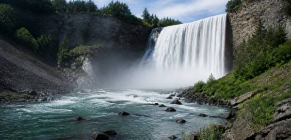 Cascade Canada : les plus belles chutes d’eau à découvrir et les activités incontournables