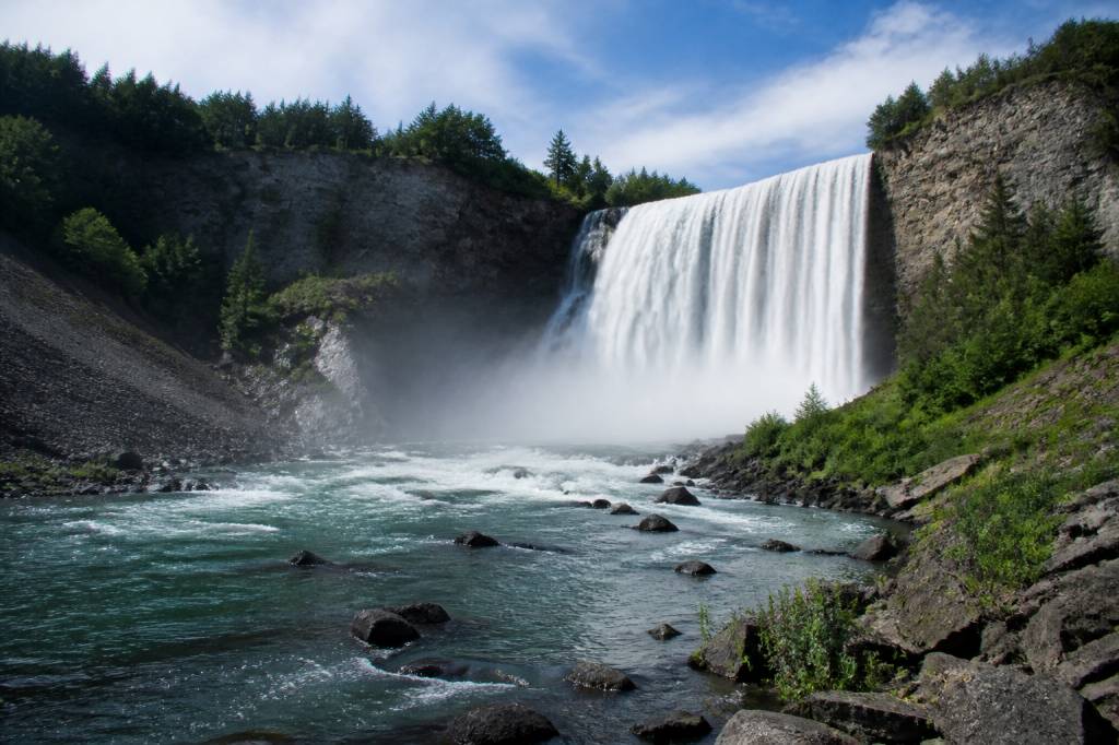 Cascade Canada : les plus belles chutes d’eau à découvrir et les activités incontournables